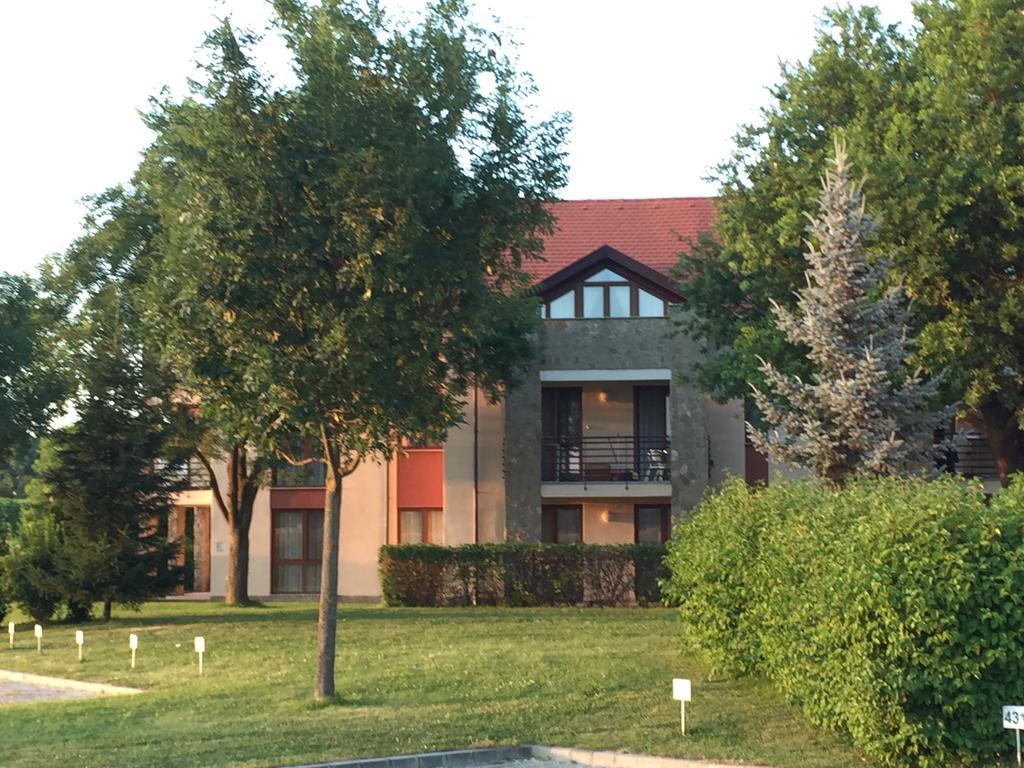 Birdland Villapark Golf View Bük Exteriér fotografie